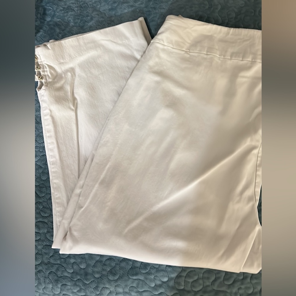 White size 16 capri pants